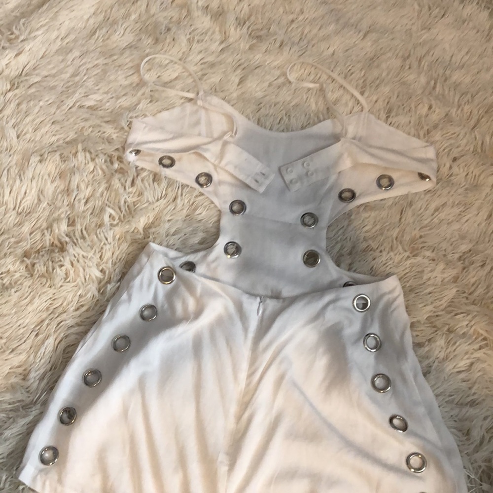 LF WHITE ROMPER WITH SILVER RING DETAILING - Picture 3 of 4